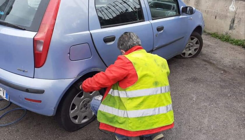 Nocera Inferiore, ruote squarciato all’auto del consigliere La Mura