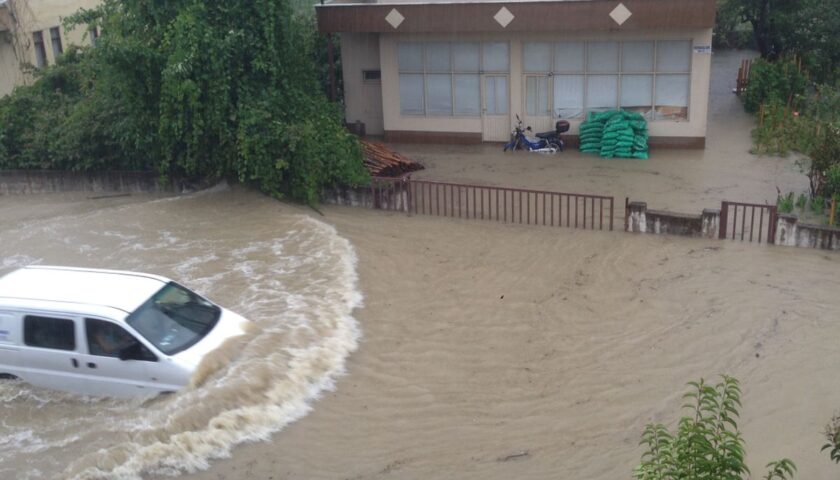 Alluvione a Crotone, partiti 40 volontari della Protezione civile Campania  