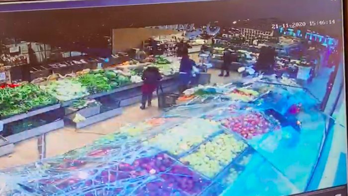 Mercato San Severino, cede pannello: tragedia sfiorata al supermercato