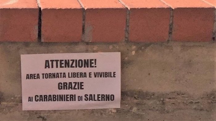 Salerno, spariti i manifesti di ringraziamento ai carabinieri per l’arresto dei pusher