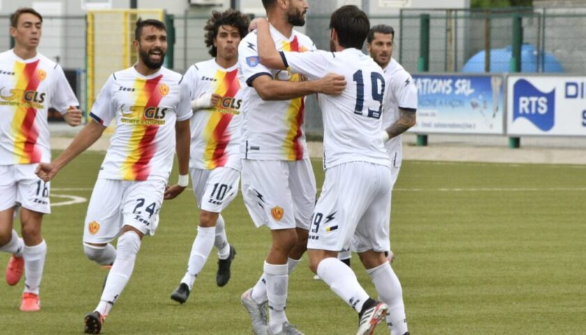 SANTA MARIA SHOW, I CILENTANI REGOLANO ANCHE IL ROCCELLA
