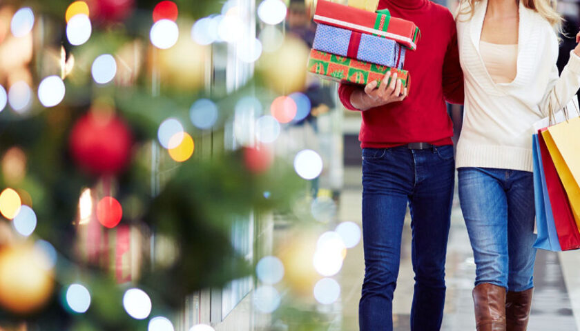 Covid, il Cts: “Controlli severi per lo shopping natalizio, altrimenti salta tutto”
