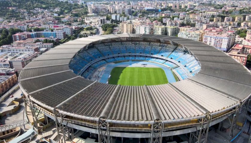 Maradona, lutto cittadino a Napoli. Il sindaco de Magistris: “Il San Paolo sarà intitolato a lui”