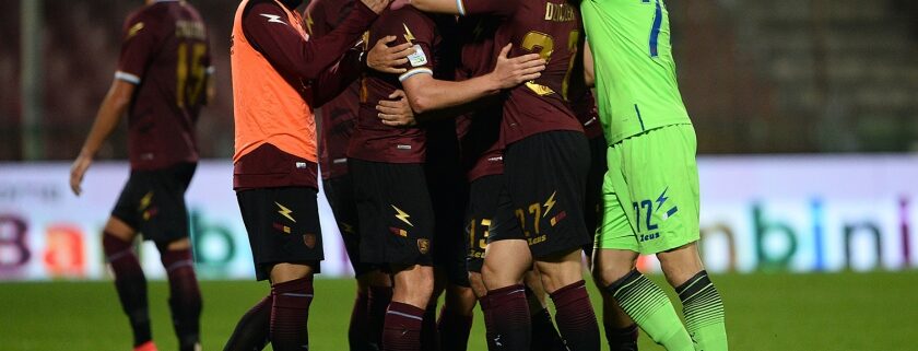 Salernitana, vittoria in rimonta contro la Cremonese. Granata in vetta alla classifica