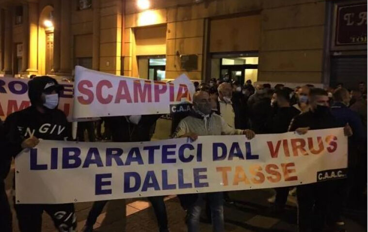 Campania zona rossa, a Napoli è subito protesta