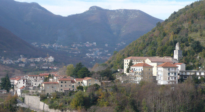 Mamma positiva a Tramonti, stop alle lezioni in due classi della scuola per l’infanzia