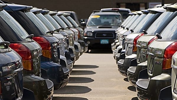 Scalavano i chilometri percorsi dalle auto: in provincia di Salerno 22 titolari di autosalone indagati e 61 veicoli sequestrati