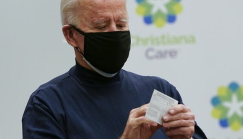 Covid, Biden si vaccina in diretta tv