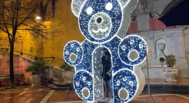 Famiglia di Sala Consilina guarisce dal Covid e accende le luminarie per tutto il comune