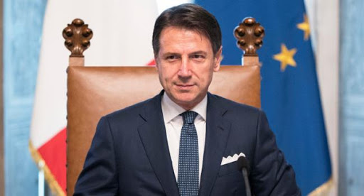 Conte: “A Natale mantenere la guardia alta, speranza dai vaccini”