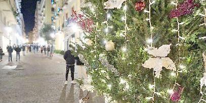 Addobbi natalizi a Salerno costati oltre 40mila euro