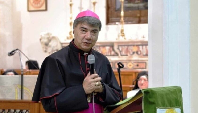 Papa Francesco nomina monsignor Battaglia vescovo di Napoli: “La vera piaga è la mancanza di lavoro”