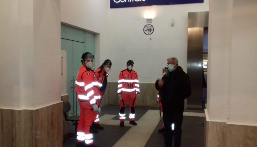 Covid, controllati ieri in stazione a Salerno 1900 viaggiatori: sindaco con le forze dell’ordine