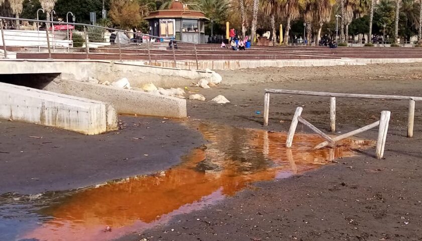 Santa Teresa torna a tingersi di rosso, sul posto i vigili urbani