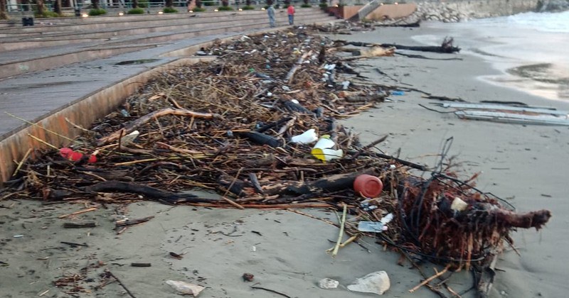 Salerno, pulita la spiaggia di Santa Teresa dopo la mareggiata