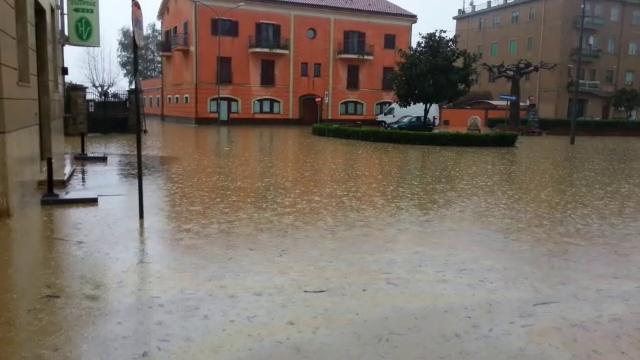 VIDEO: Il maltempo sferza il golfo di Policastro, allagamenti a Sapri. Danni anche nelle frazioni di Camerota