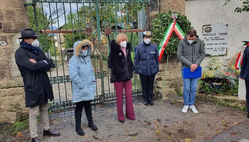 Commemorazione Marcello Torre, la Paganese omaggia la famiglia con una targa