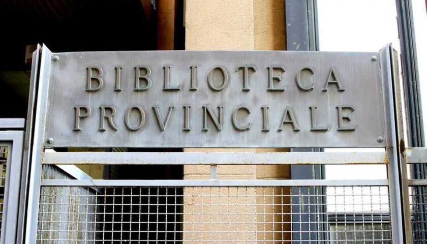 Biblioteca provinciale di Salerno: chiusa per il rischio crollo dei solai
