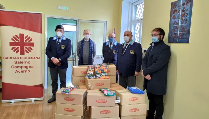 L’Associazione Nazionale dell’arma di Cavalleria – sezione di Salerno dona alla Caritas 150 calze da consegnare ai bambini