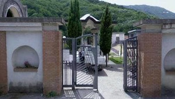 Baronissi, revocato l’ingresso scagionato nel cimitero. Il plauso della Lega