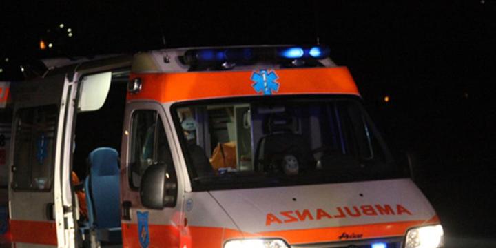 Anziano si distrae e finisce in mare con l’auto ad Acciaroli