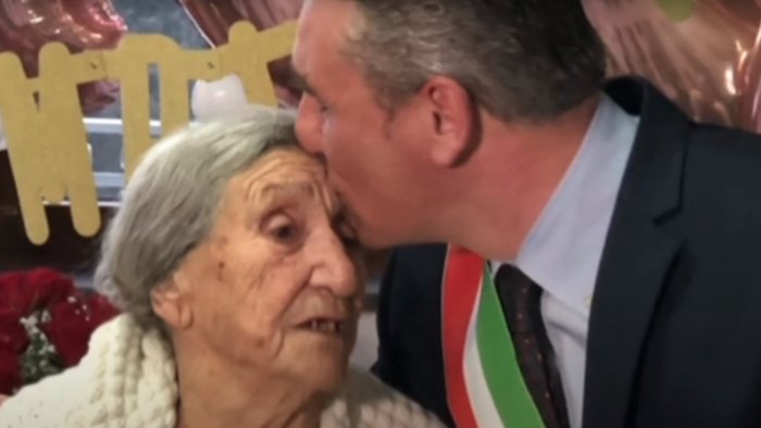 Aveva sconfitto il covid, nonna Carmela di Scala muore a 102 anni