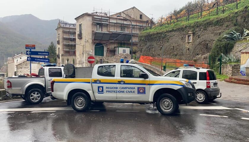 A Pellezzano cede muro di contenimento, nessun ferito e strada interdetta