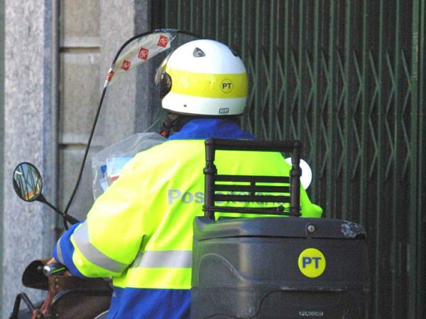 Positivo postino a Positano, ufficio chiuso. Servizio garantito da Maiori