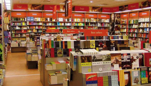 Pontecagnano, Feltrinelli lascia il Maximall: a rischio 7 posti di lavoro