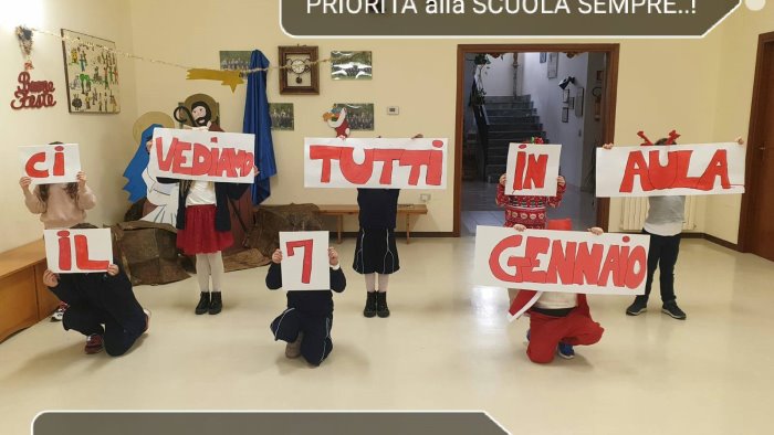 Scuola, alunni e genitori a Salerno vogliono rientrare: “Ci vediamo in aula il 7 gennaio”