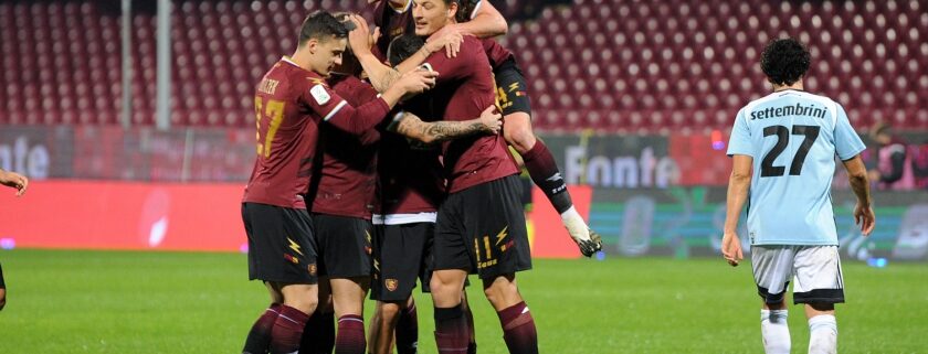 La Salernitana supera in rimonta l’Entella e torna momentaneamente in vetta