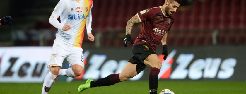 La Salernitana pareggia con il Lecce, non basta la rete di Capezzi