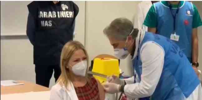 Salerno, caposala del Ruggi prima vaccinata a Salerno