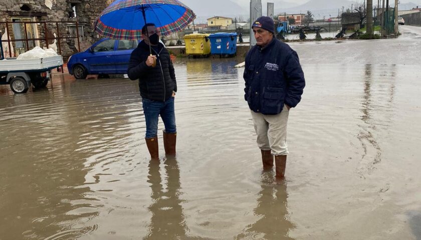 Maltempo ad Angri, allagamenti in zona Avagliana. Il sindaco: “Da soli non possiamo farcela”