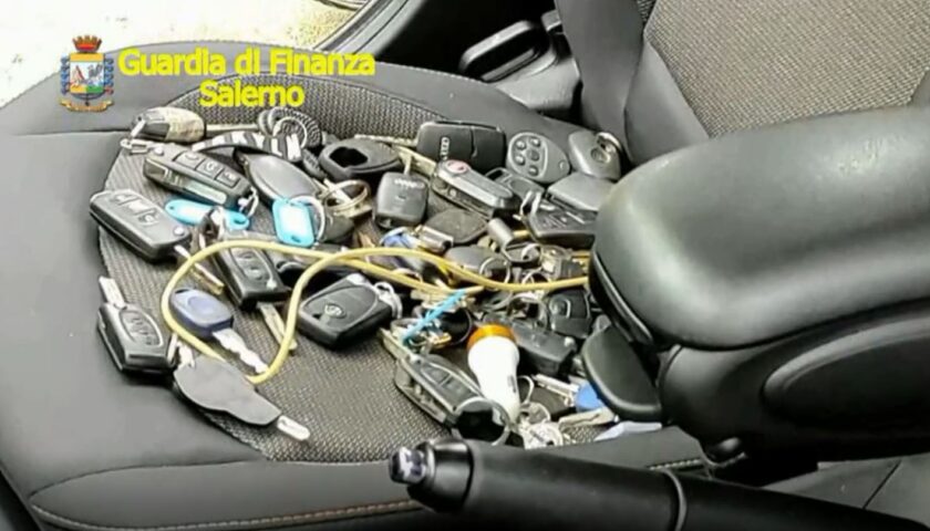 INTASCAVA DAI CLIENTI GLI ACCONTI PER LA VENDITA DI AUTO “FANTASMA”, LA GUARDIA DI FINANZA DI SALERNO ESEGUE IL SEQUESTRO DI BENI PER MEZZO MILIONE DI EURO