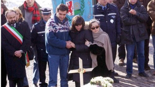 Il 30 gennaio 2002 Samuele Lorenzi ucciso con 17 colpi alla testa nella villetta di Cogne Il 30 gennaio 2002 Samuele Lorenzi ucciso con 17 colpi alla testa nella villetta di Cogne