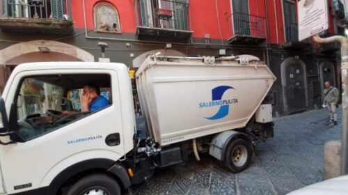 Sondaggio raccolta rifiuti a Salerno,  il gradimento scende al 54,83%
