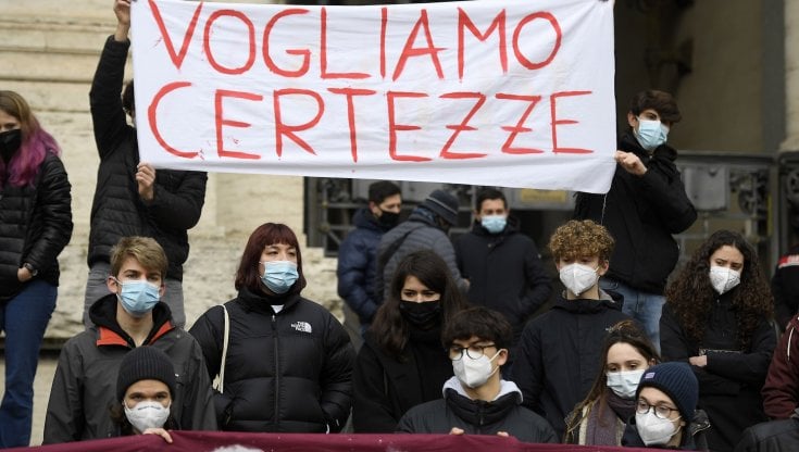 Scuola. Napoli, protesta davanti alla Regione: “Paura che non sia sicura”