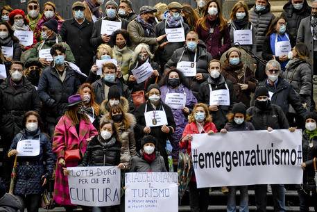 Covid, guide turistiche campane in sit-in davanti al Mibact