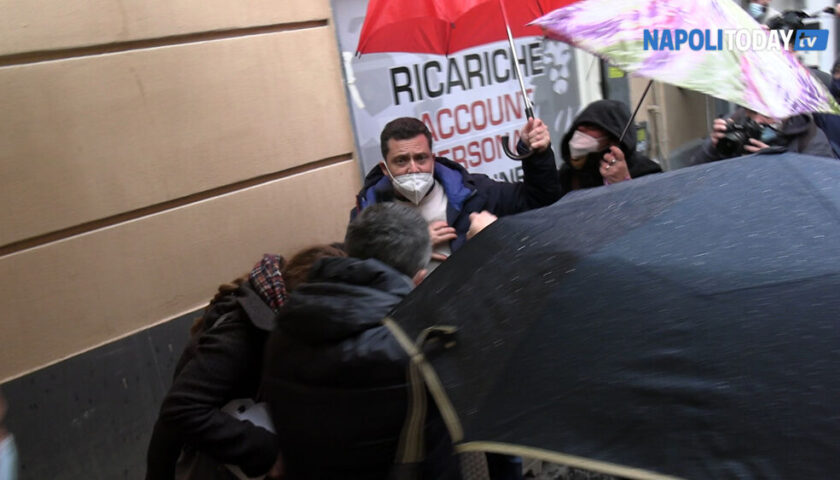 Scuola, finisce in lite tra gruppi di genitori