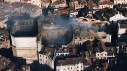 Il 29 gennaio 1996 il terribile incendio al Teatro La Fenice di Venezia Il 29 gennaio 1996 il terribile incendio al Teatro La Fenice di Venezia