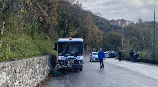 Spazzatrici in azione anche oggi a Casa Manzo