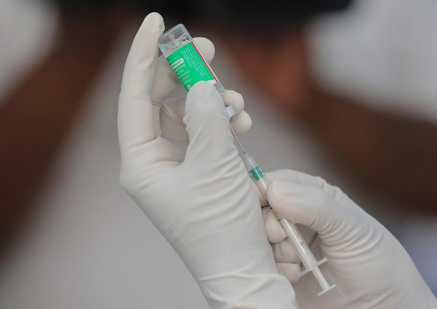 Vaccinazioni in Campania, l’Unità di crisi precisa