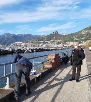 Controlli anti covid a Salerno, sindaco e vigili urbani sul lungomare a e Santa Teresa