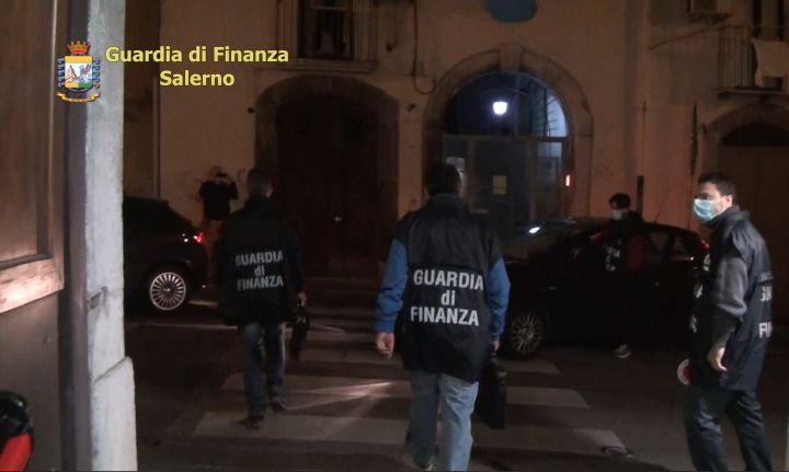 Mazzetta da imprenditore edile, arrestato 30enne di Baronissi. Nei guai custode giudiziario e tecnico nominati dal Tribunale