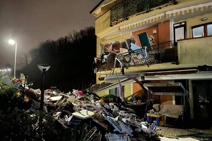 Maltempo, crolla parte di palazzina a Coperchia di Pellezzano