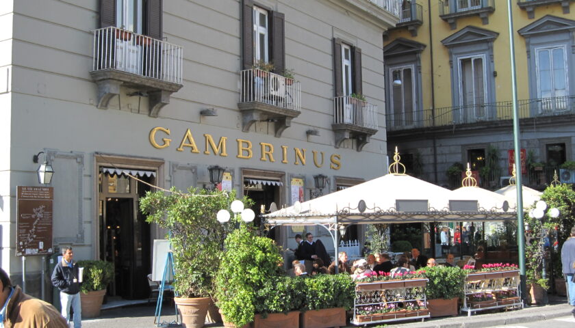 Napoli, domani riapre lo storico Gambrinus dopo 3 mesi di chiusura