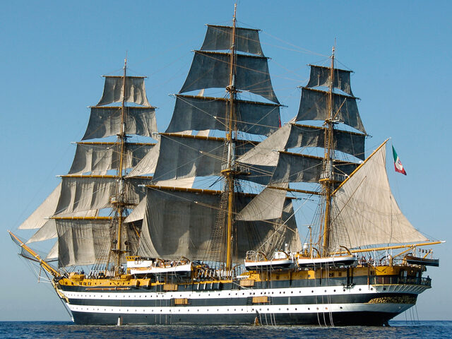 La Amerigo Vespucci oggi compie 90 anni