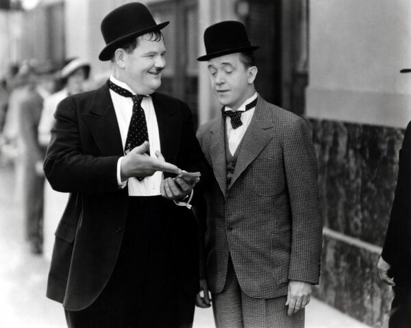 Il 23 febbraio 1965 il mondo saluta Stan Laurel, con Oliver Hardy ha formato la coppia più amata del cinema comico