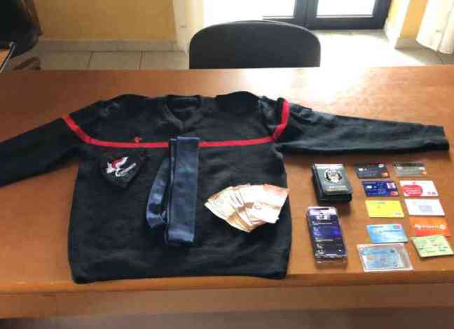 In giro per Rovella con la divisa di carabiniere, denunciato studente universitario